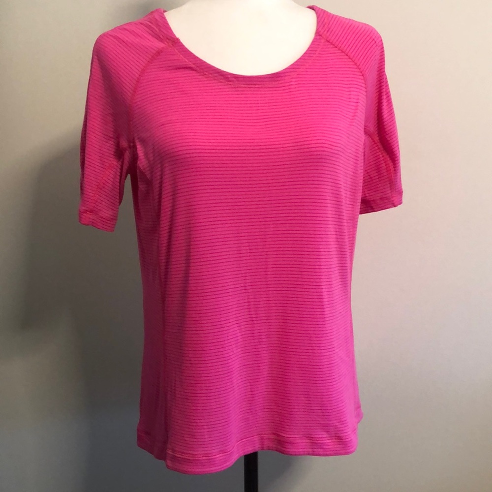 Lululemon Ladies Short Sleeve Tee Size M/L Excellent Condition No Signs of Wear